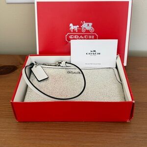 NWOT BOXED COACH CORNER ZIP WRISTLET, METALLIC SILVER, *GLITTER COLLECTION*